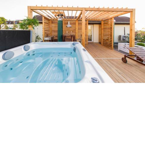 Romantic studio with jacuzzi