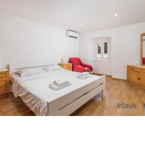 Rona apartment More