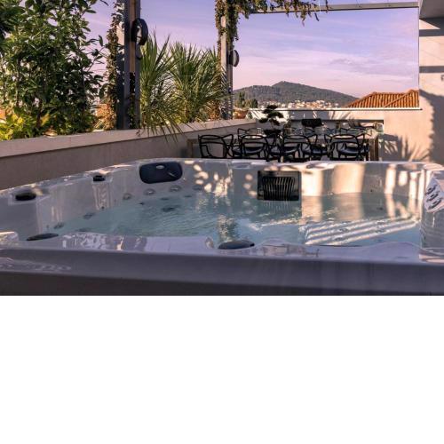 Roof 69 Luxury Penthouse