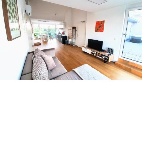 Rooftop Terrace, free garage parking and Pool!