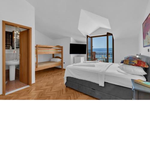 Room 79-8