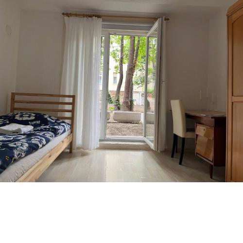 Room in Apartment - Quiet single bedroom in the centre of Zagreb with garden