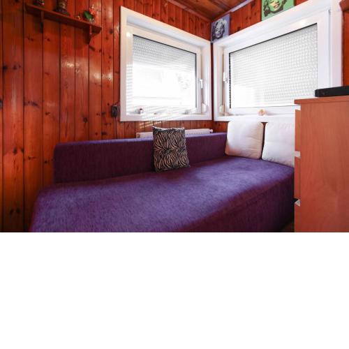 Room in House - Charming Vienna Retreat with Garden Metro Access