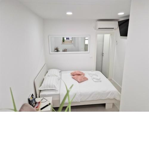 Room M&M