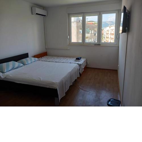 Room with private toilet and terrace in city center in shared apartment