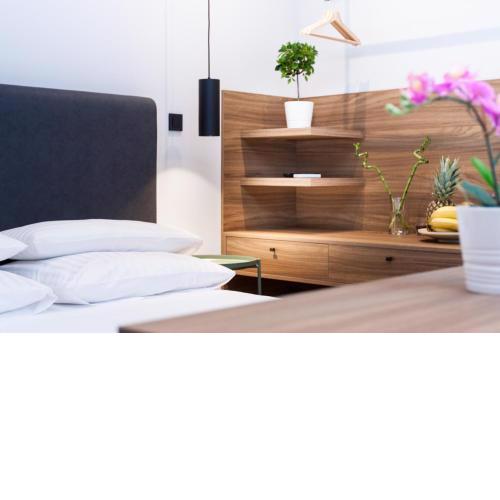 Rooms and Apartments Glossy