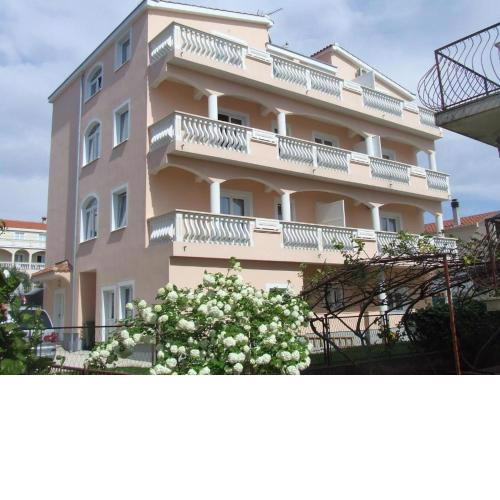 Rooms & Apartments Ana 2