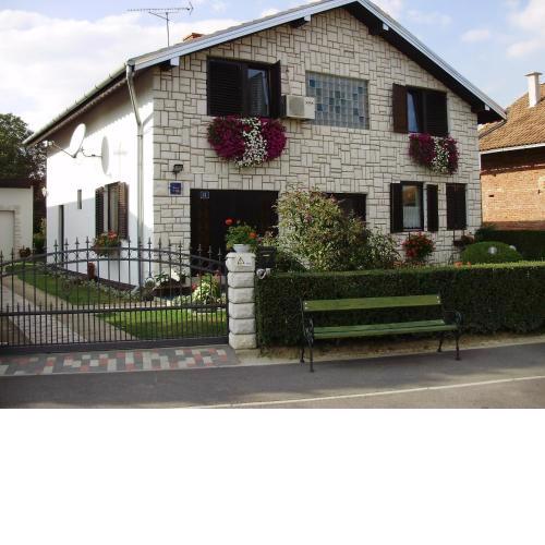 Rooms with a parking space Knezevi Vinogradi, Baranja - 15024