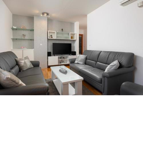 Rose Penthouse Apartment Split