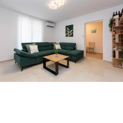 Rosoglio Poreč 300m from sea, new apartment 2024