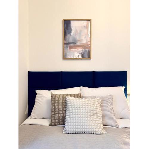 Royal blue Wenceslas APT