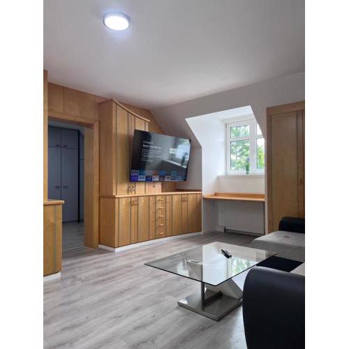 ROYAL RACiNG SUiTE