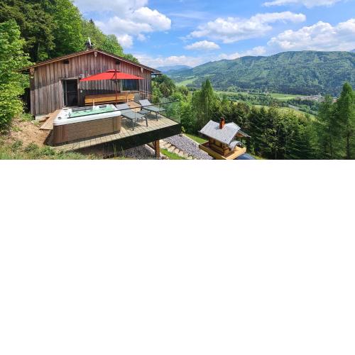 Ruhige Bergvilla in Alleinlage am Mondsee mit Seeblick Bergblick und Whirlpool