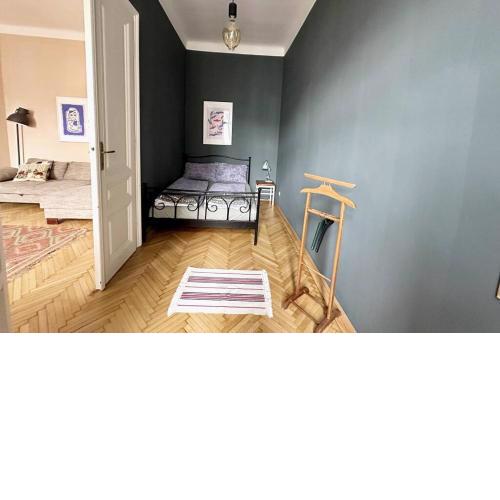 Ruhige & große Altbauwohnung 7min zum Zentrum