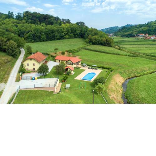 Ruralna kuca 'Villa Zagorka' za odmor sa bazenom i bočalištem