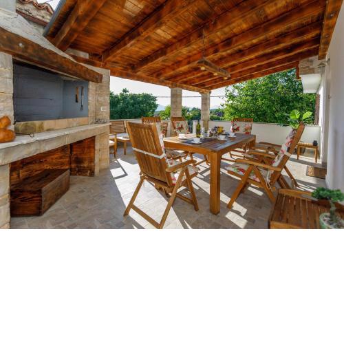 Rustic apartment EVELIN