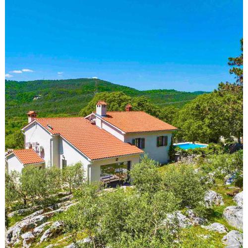 Rustic villa LENI