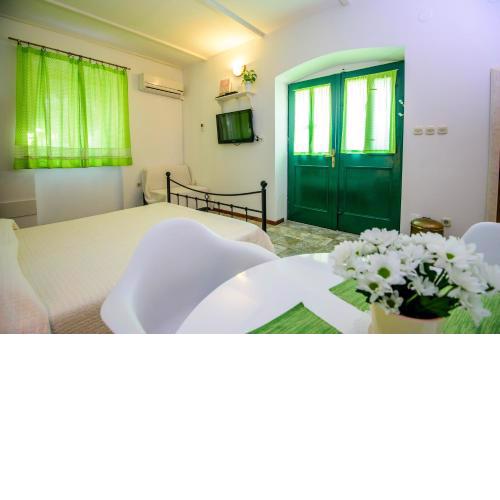 Rustica Apartments