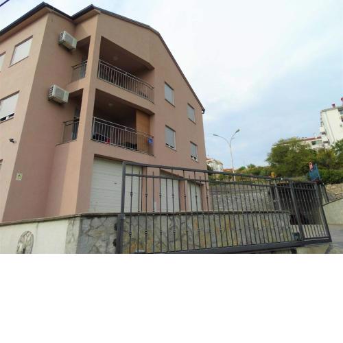 S Sea Apartment with Sea View and Balcony