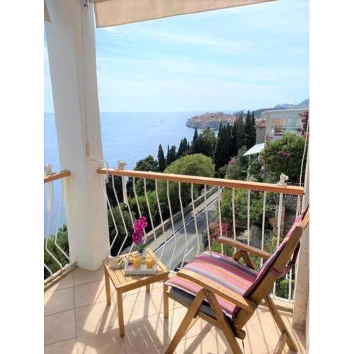 Sarah-sea view apartment in center