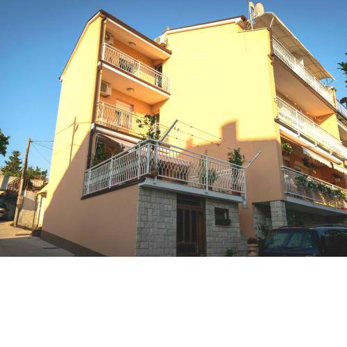 Scenic and Sunny Apartments with Sea View and Balcony
