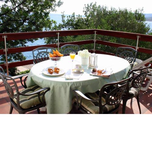 Scenic apartment in Maslenica with terrace