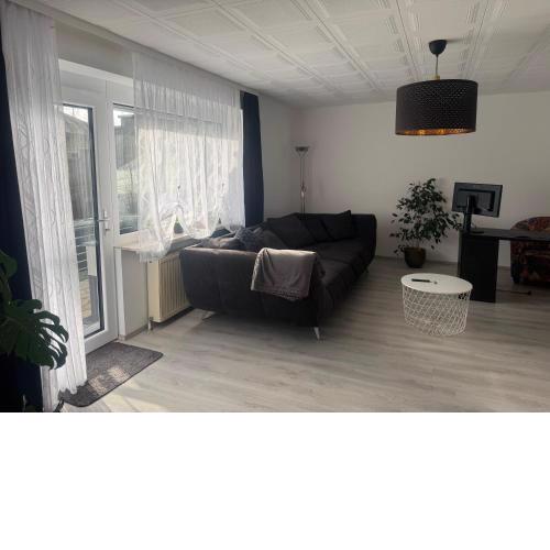 Schöne Wohnung in grüner Lage mit Fitnessgerät