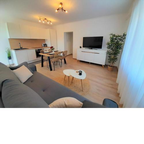 Sea View Apartment Macolic