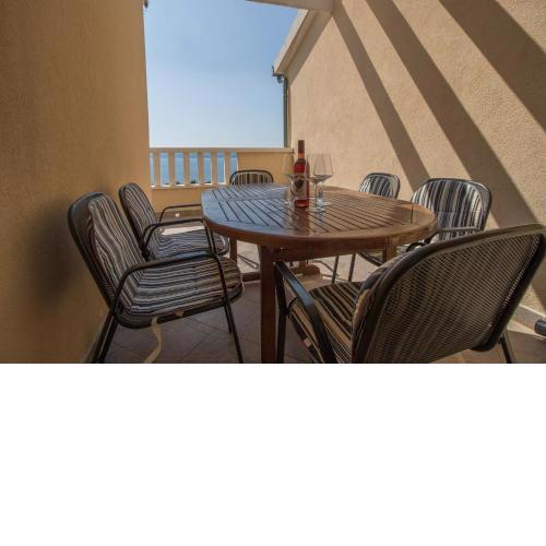 Sea view apartment, Medici