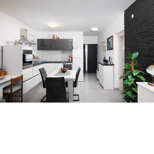 SEA VIEW apartment with FREE parking