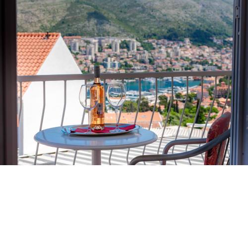 Sea View, Free Parking 2br Apartment
