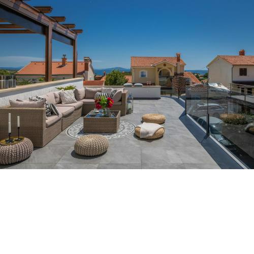 Sea view modern spacious lounge house