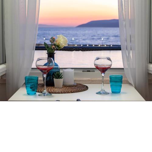 Seafront Center Apartment Fyaka