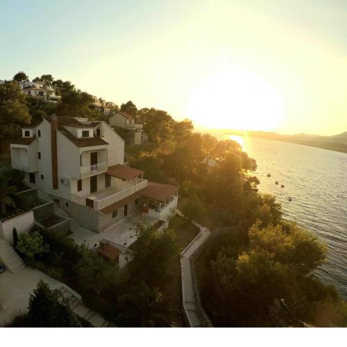 Seafront House Nusha