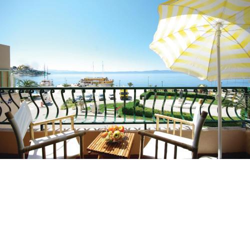 Seafront Studio Apartment+Balcony
