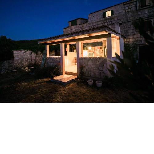 Secluded holiday house Okljucna, Vis - 15283
