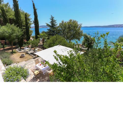 Secret Garden Barada Beach Apartment