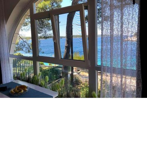 Shabby chic beach cottage Hvar