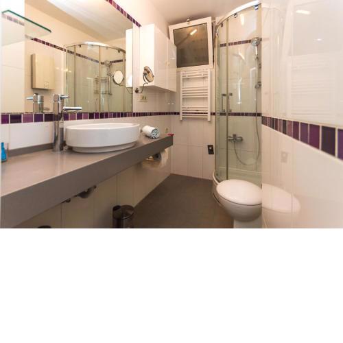 Shiny apartment near beaches and center