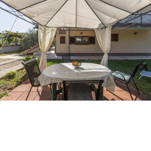 Silvia big private garden