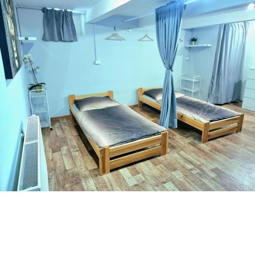 Simple apartment near hockey & football arena
