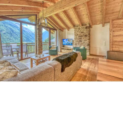 Ski-in Ski-out Chalet Maiskogel 13A - by Alpen Apartments