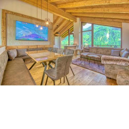 Ski-in Ski-out Chalet Maiskogel 17A - by Alpen Apartments