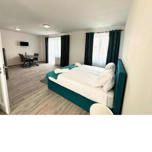 Sky Apartments 502