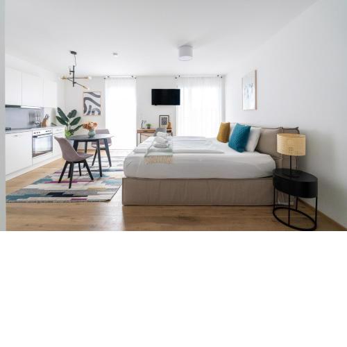 Sky Balcony Nook by HM
