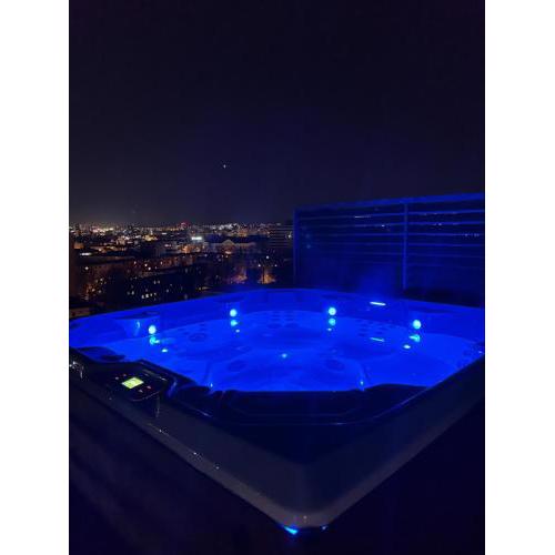 SkyLuxe Old Town Penthouse