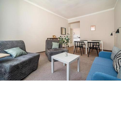 Sleeps 5 near center, tram, train station