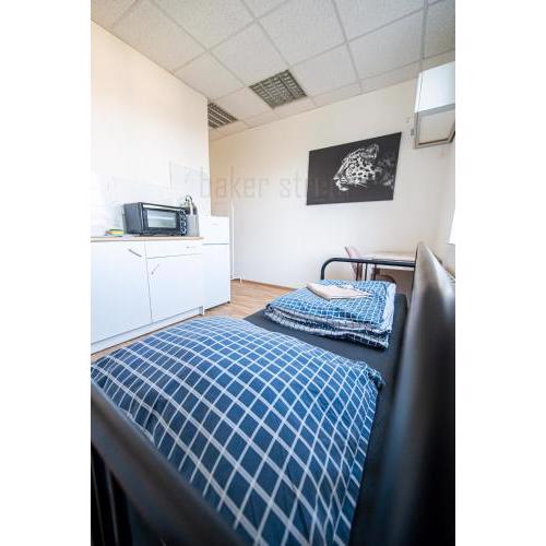 Snug room close to metro Palmovka