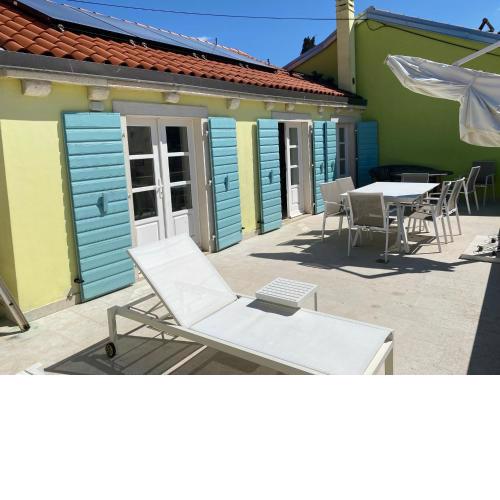 Spacious 2 storey apartment old town Mali Lošinj