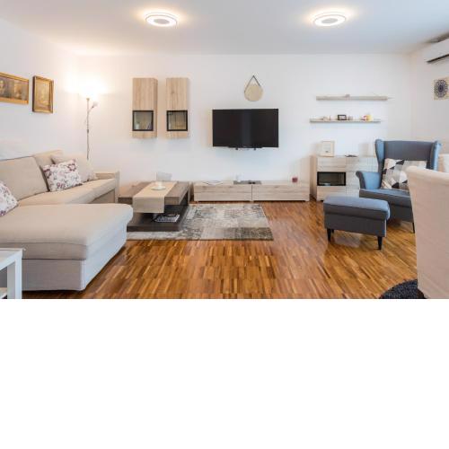 Spacious 2BDR Apartment with Beautiful Terrace